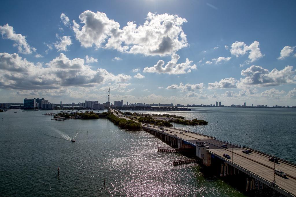 Mare Azur Miami Luxury Apartments By Grand Bay Екстериор снимка